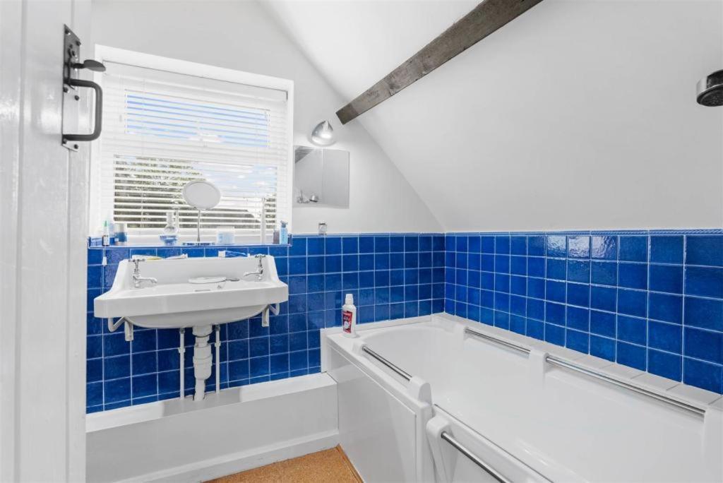 The Corner House, 36, Broadway Road, Apartment Evesham Bagian luar foto