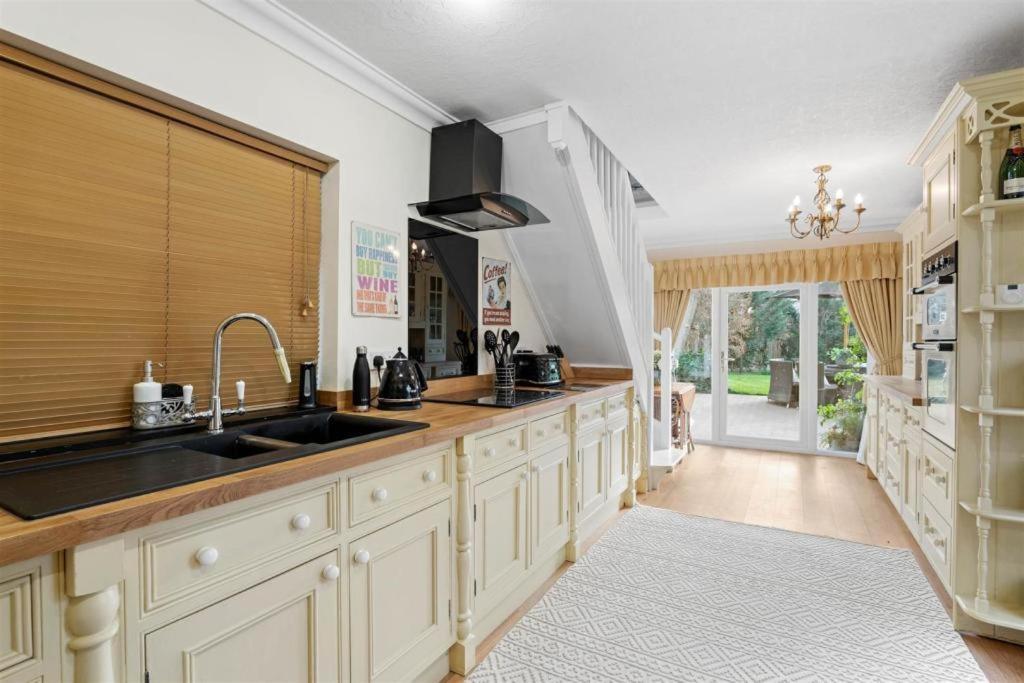 The Corner House, 36, Broadway Road, Apartment Evesham Bagian luar foto